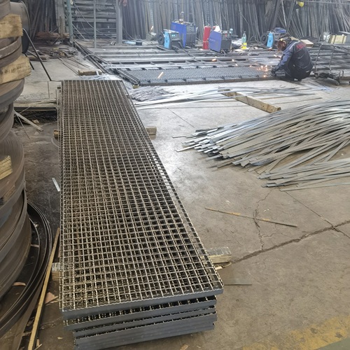 建筑屋面钢格板用途与通风排水设计